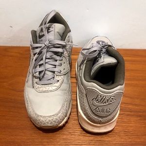 Nike Air Max 90 Wolf Grey Sneak Sneakers